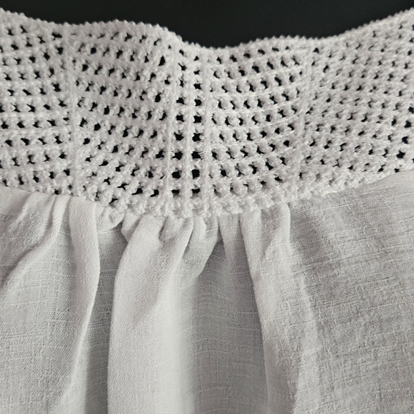 Chic White Blouse for Women - Picture 2 of 3